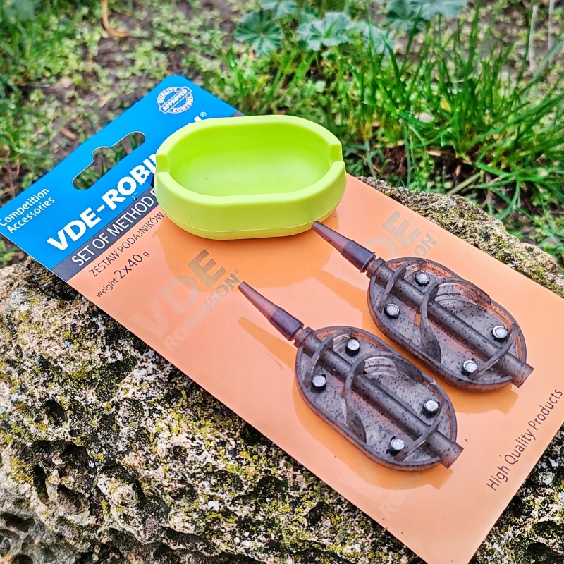 За риболов на шаран Хранилки ROBINSON METHOD FEEDER / 2 x 20 г + форма