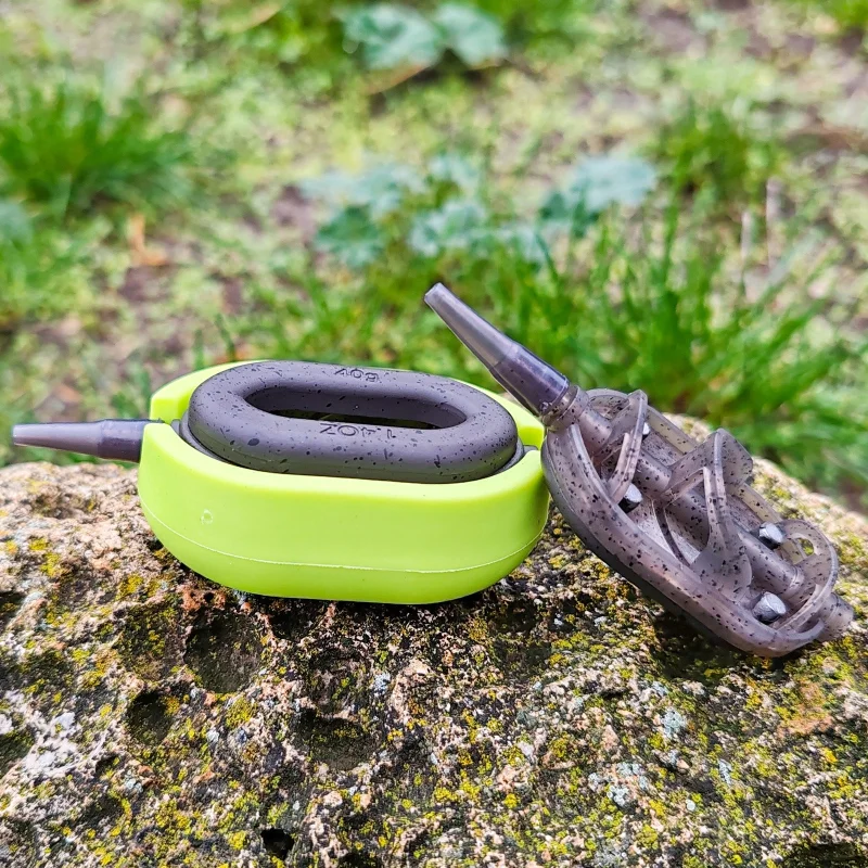 За риболов на шаран Хранилки ROBINSON METHOD FEEDER / 2 x 30 г + форма