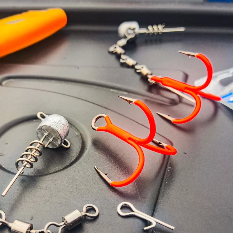 Куки тройни Куки ROBINSON TREBLE HOOK 3S / FLUO RED