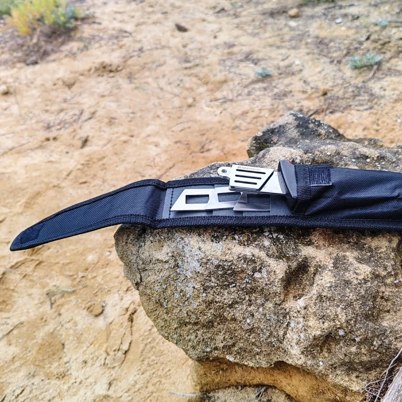 Инструменти - клещи, ножици, кохери, ножове... Нож ROBINSON - 006 / троен с кания