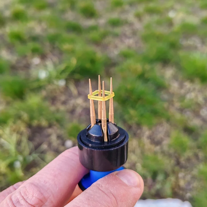 Инструменти - клещи, ножици, кохери, ножове... Уред за монтаж на силиконов ринг / ROBINSON PELLET BANDER